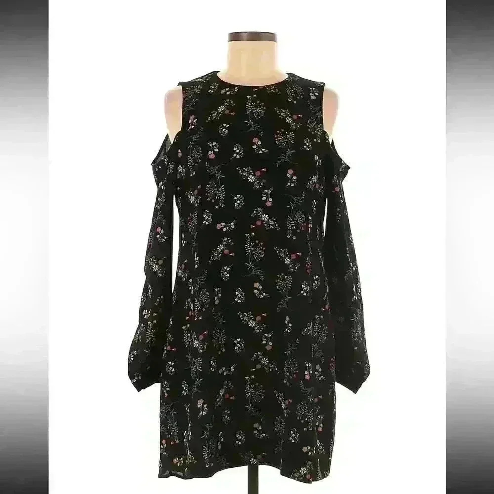 WAYF black floral dress Sz M in Like New condition